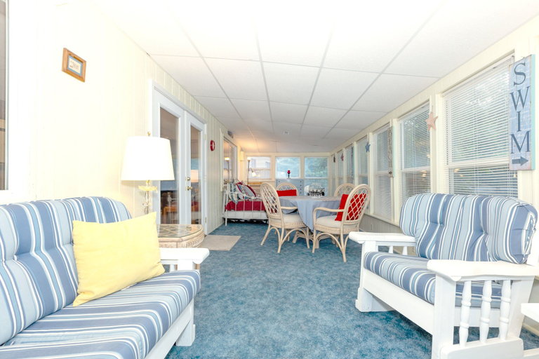 Living area 5, Quiet Cove, Lake Views, Grill, Private Dock, Camden