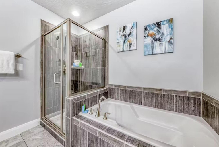 Bathroom 2, The Modern Villa - Pet Friendly 3 Bedroom Townhouse, Washington