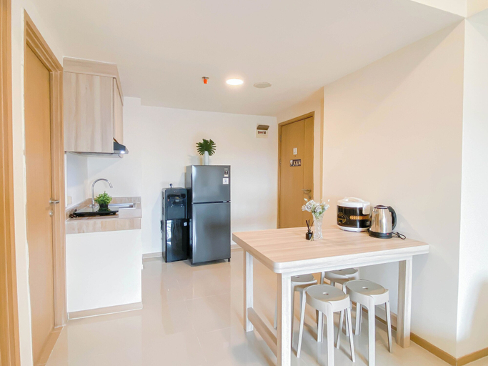 Private kitchen 4, Spacious 3Br With Neutral Toned At Meikarta Apartment, Cikarang