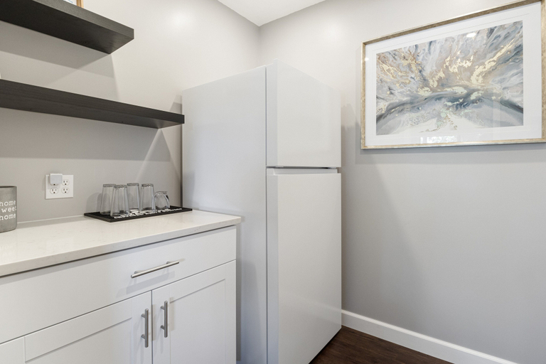 Private kitchen 4, Spacious, Central Location, Fire Pit, Boat Slip, Camden