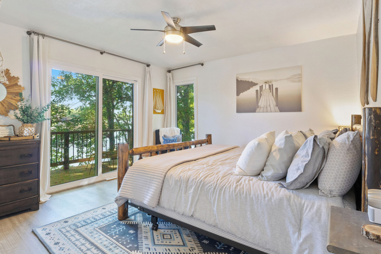 Room 3, Firepit, Kayaks, Paddle Board, Lake Views, Great Location, Camden
