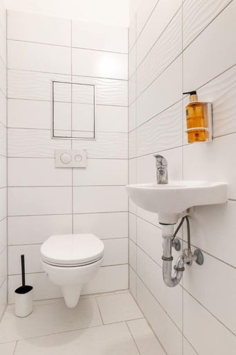 Bathroom 4, Magnolia Apartment Hotel, Budapesti