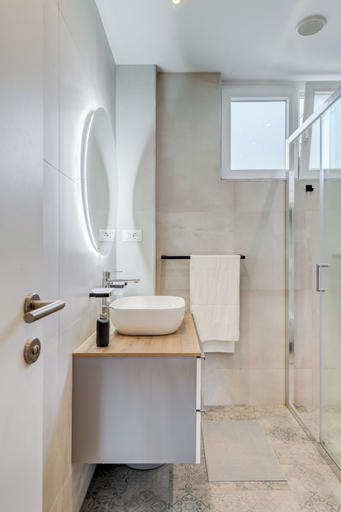 Bathroom 5, Bells & Whistles, Comfortable Condo, Split