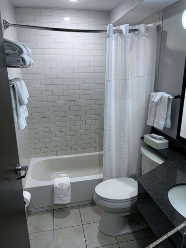 Bathroom, Quality Inn Corydon, Harrison