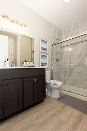 Bathroom 5, Topsider Condo w/ Stunning Lake Views, Shuffleboard & King Beds, Camden