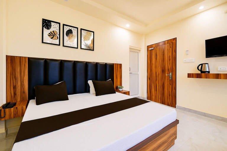 Room 2, Shree Krisna Palace, Lucknow