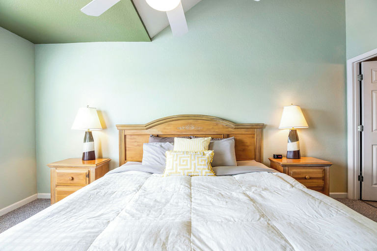 Room 4, Amazing Lake Views With Pool, Loft, & Balcony, Camden