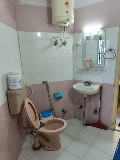 Bathroom 3, Jishas Homestay, Shimla