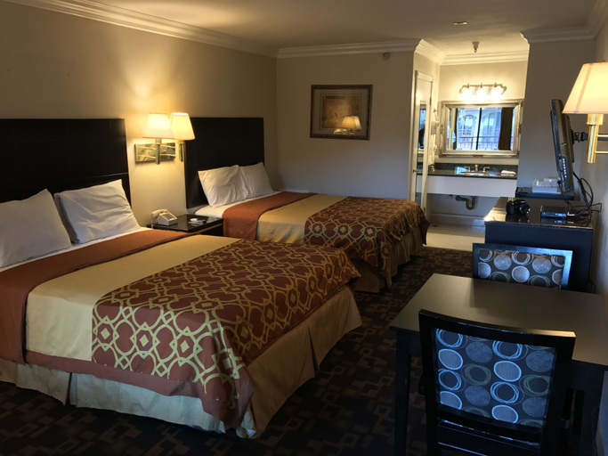 Room 3, Castaic Inn Near Six Flags Magic Mountain, Los Angeles