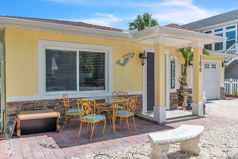 Outdoor dining 4, Indian Rocks Retreat, Pinellas