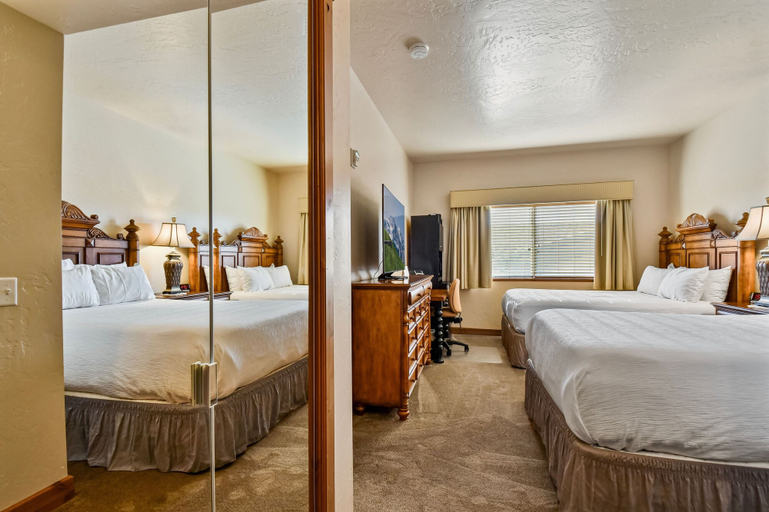 Room 5, Villa 2055 2 Queen Beds - 1 Bedroom 1 Bath No Kitchen 1 Villa, Wasatch