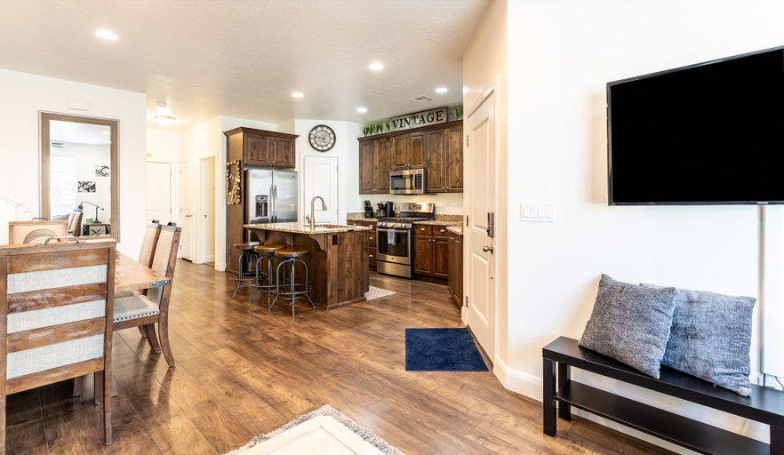 Interior 5, The Vintage 3 Bedroom Townhouse, Washington
