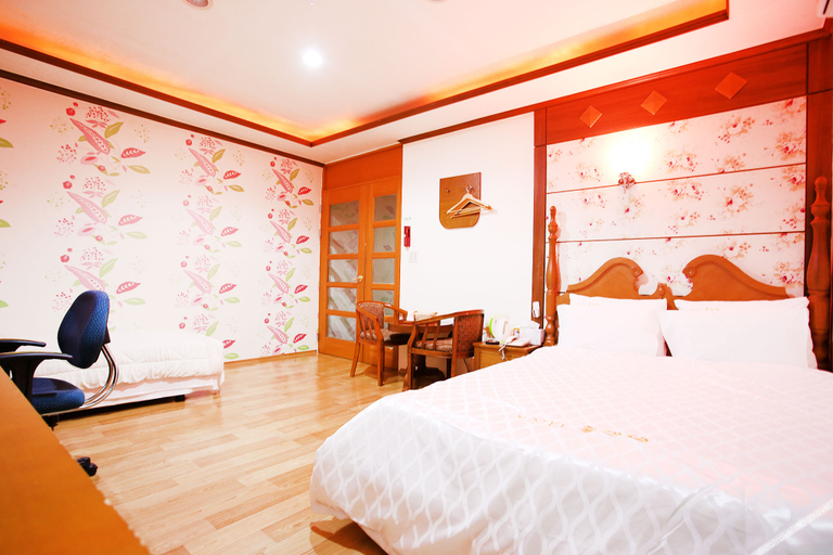 Bedroom 2, Chuncheon Hole in One, Chuncheon