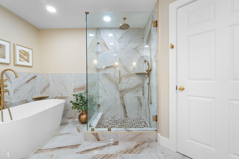 Bathroom 3, Seachase 1405w, Baldwin