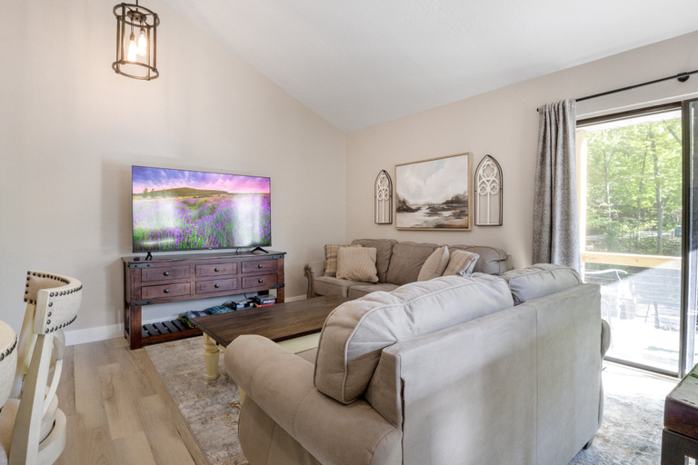 Living area 2, Firepit, Hot Tub, Games In & Out, Spacious, Camden