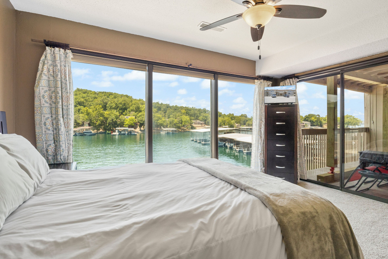 Room 4, Stunning Views, Inviting Pools, and Endless Fun!, Camden
