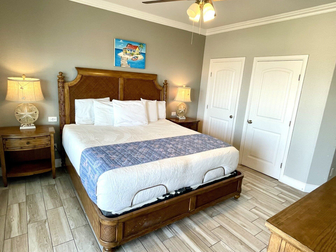 Room 3, Beachgate Condo Suites And Hotel 341+342 4 Bedroom Condo, Nueces