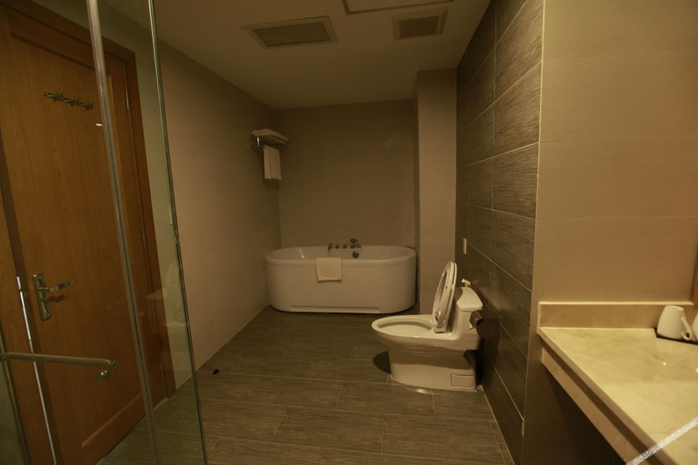 Bathroom 4, Muong Thanh Con Cuong Hotel, Con Cuông