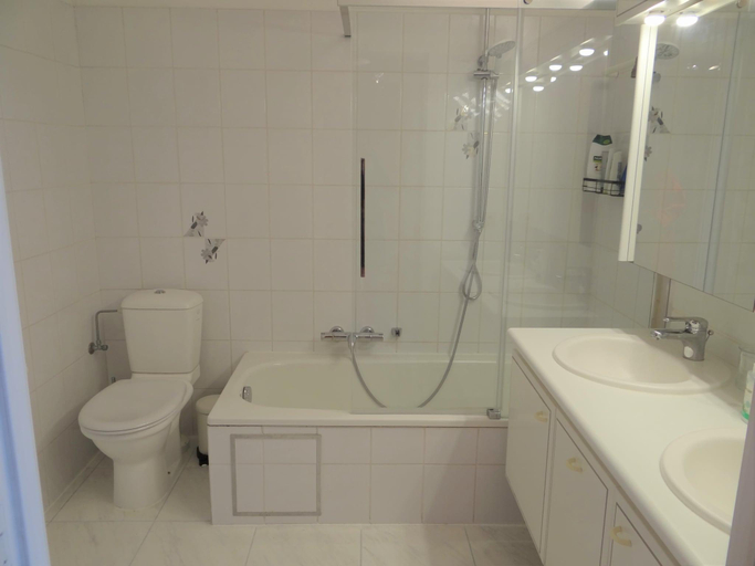 Bathroom, Sea View Family Apartment, West-Vlaanderen
