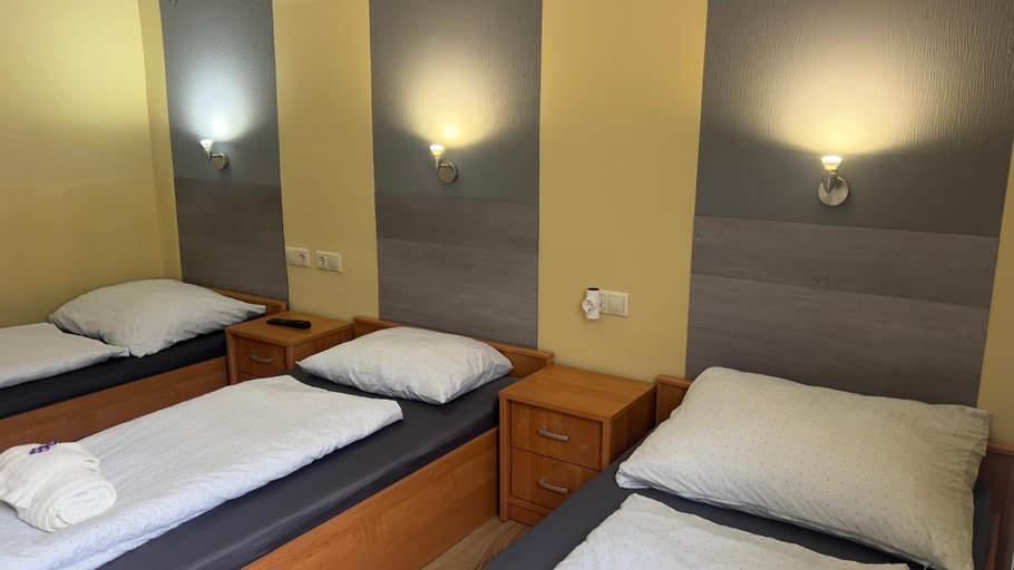 Bedroom 2, Kirschbaum Apartment, Murau
