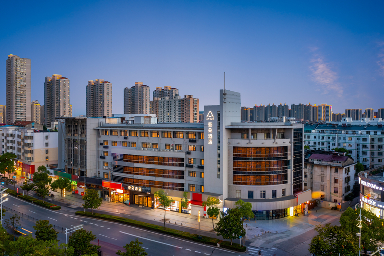 Exterior & Views