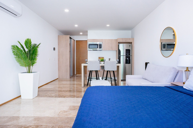 Room 2, Menesse Town Tower 202 1 Bedroom Condo, Cozumel