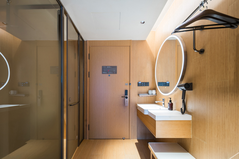 Bathroom 3, Ji Hotel Linzhi Bayi Street, Nyingtri