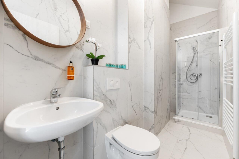 Bathroom 4, Magnolia Apartment Hotel, Budapesti