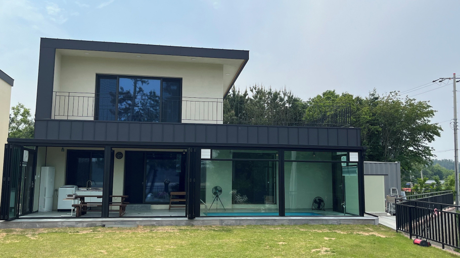 Exterior 2, Sea & You pool villa pension, Taean
