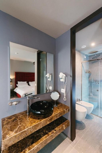 Bathroom 5, Hotel Egnatia, Tirana