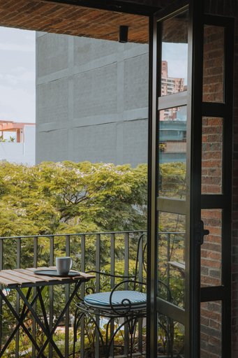 Balcony 3, Living 10-36 Dieztreintayseis Short & Long Term, Medellín
