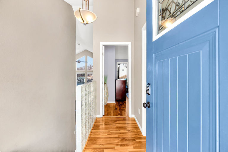 Interior 2, Amazing Wall of Windows, Swim Dock & Pet Friendly, Camden