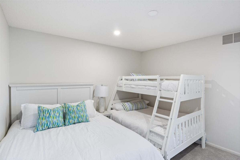 Room 3, 2 Lakefront Homes: Wide Decks, Great View, Morgan