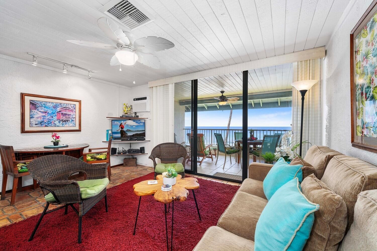 Living area 4, Ocean Front Deluxe Top Floor AC Concierge Included - Vrkcv, Hawaii