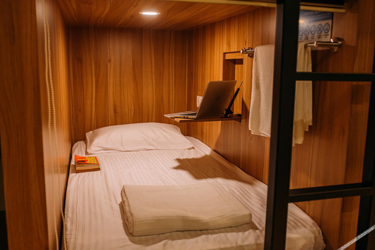 Bedroom 2, Bluewaters Pods 38 Hongkong St, Singapore