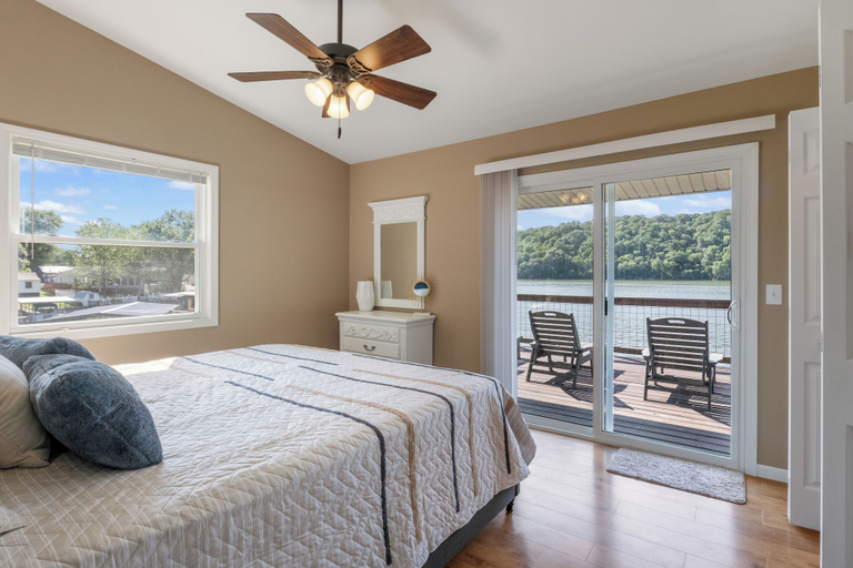 Room 3, Huge Lakefront Yard, Private Dock - Amazing Views!, Morgan