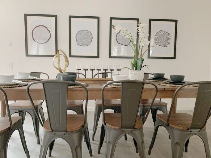 In-room dining 5, @ Marbella Lane - 4BR Alluring Home, Alameda