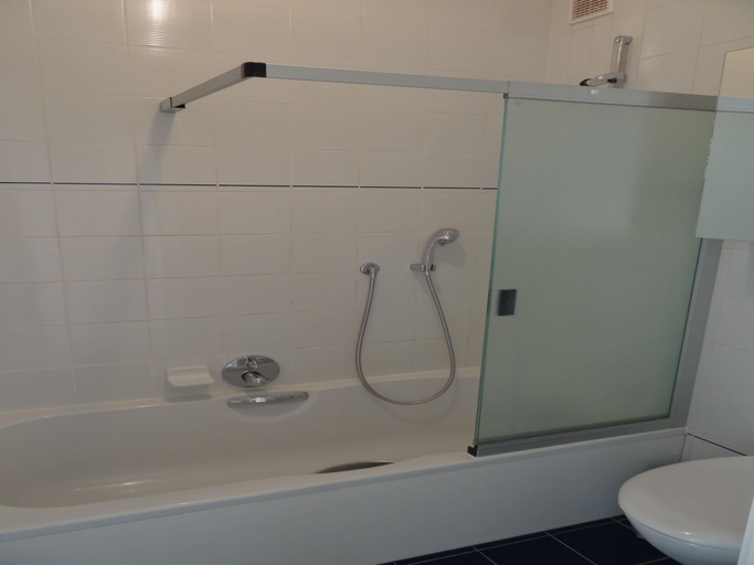 Bathroom 3, Apartment in Nieuwpoort with Sea Views, West-Vlaanderen