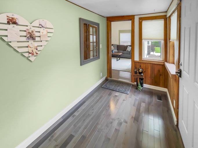 Interior 5, Reminiscent Downtown Cottage 2 Bedroom Cottage, Mesa