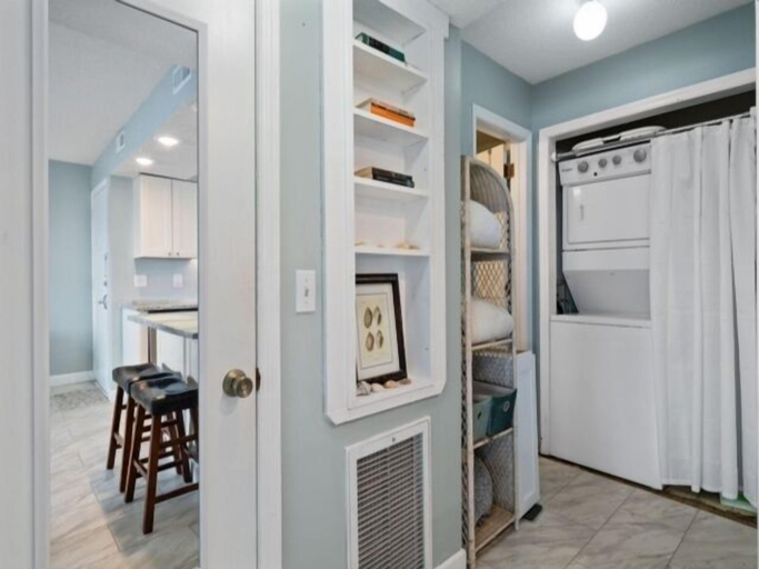 Room 4, Beach Bliss 1 Bedroom Condo by RedAwning, New Hanover