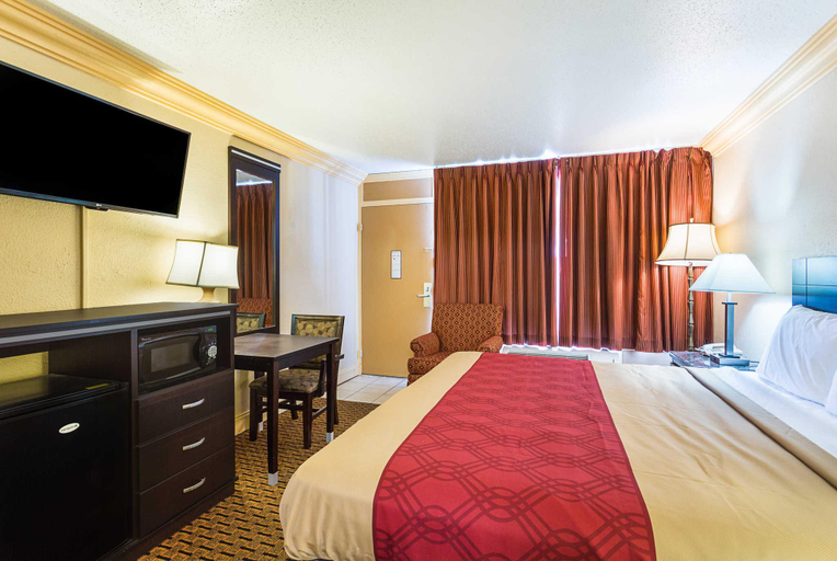 Bedroom 3, Parkway Inn of Birmingham, Jefferson