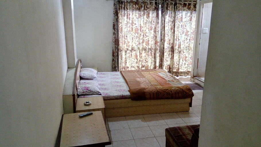 Bedroom 3, Rajshree Hotel, Ahmadabad