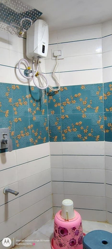 Bathroom 4, Rajshree Hotel, Ahmadabad