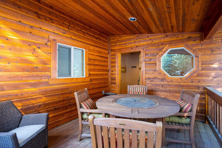 Outdoor dining 4, Hillside Mountain Creek Haven 4 Bedroom Home, Nevada