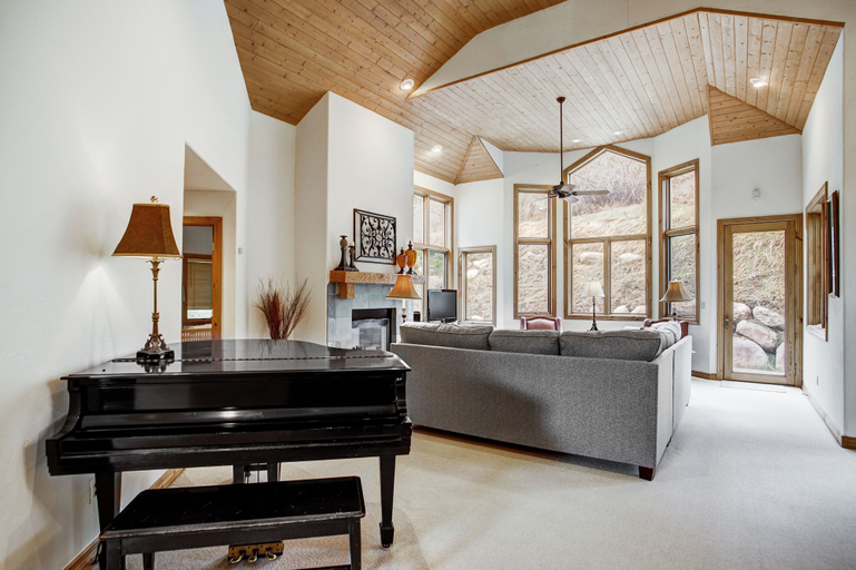 Interior, Arrowhead 254, Eagle