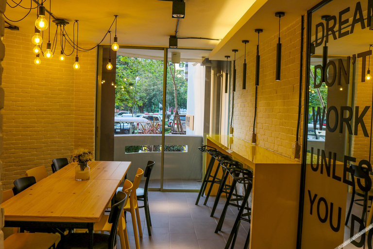 Food & Drinks, DLUXX THAMMASAT, Khlong Luang