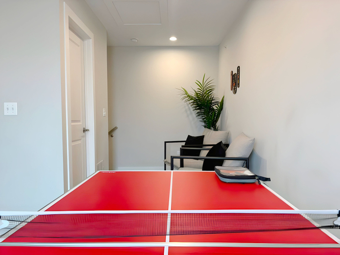 Interior detail 5, 4BR Townhouse with Parking - WV rep 3, Dupage