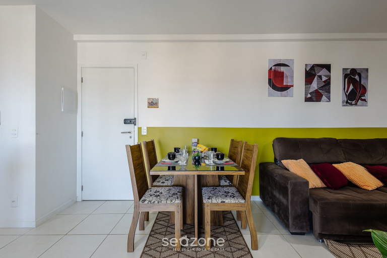 Dining 4, Apartments 220 m From the Beach in Balneario Picarras - CSI, Piçarras