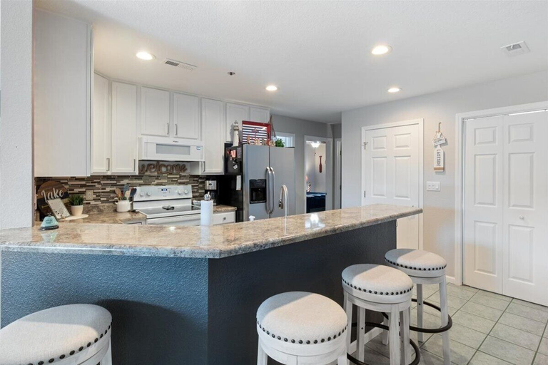 Private kitchen 4, Lakeview Condo, Pools, Patio With Grill, Near PB2 Launch, Camden