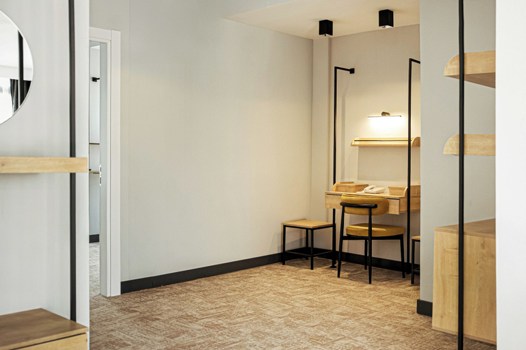 Room 5, Smart By Point, Merkez